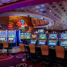 Antarmuka multipemain Texas Poker dengan pemain dari berbagai wilayah Indonesia